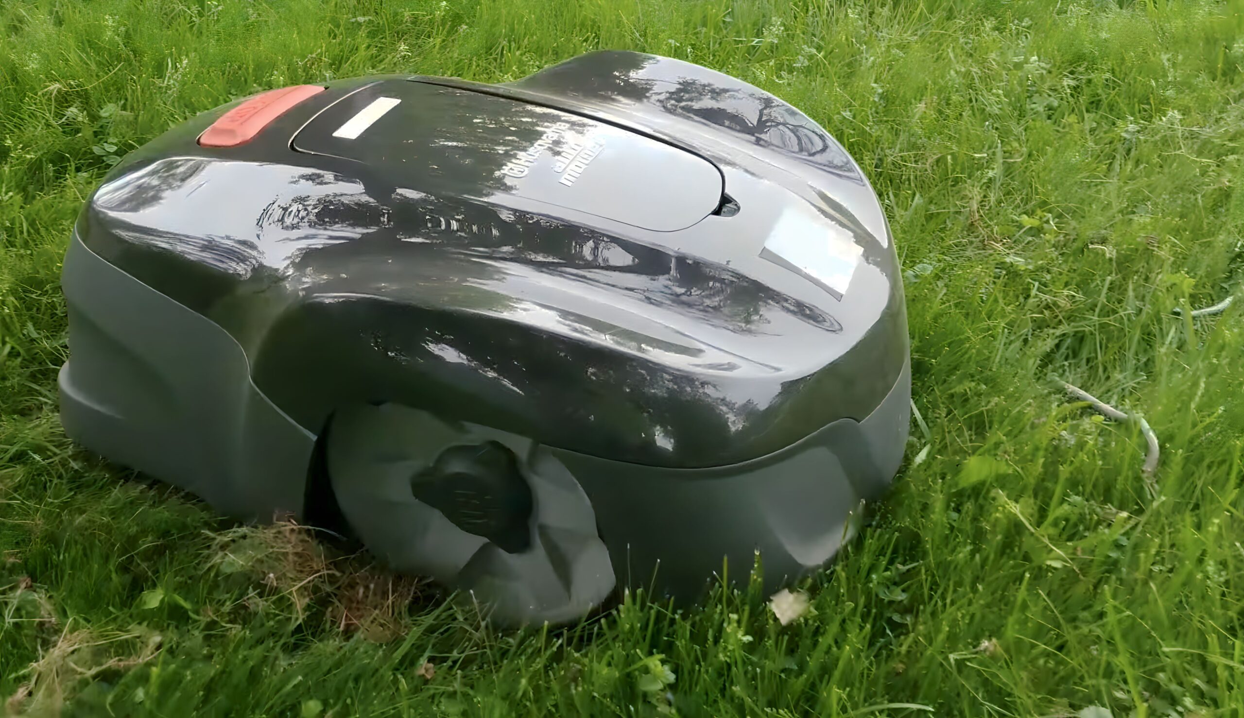 Husqvarna Automower 115h Review (Honest Review) Gardens Toolz